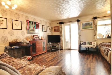 3 bedroom semi-detached house to rent, Gull Way, Chatteris