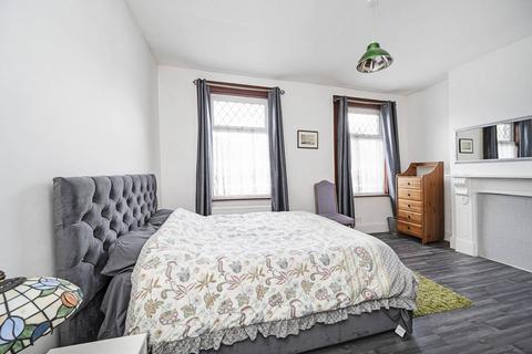 4 bedroom terraced house for sale, Trehurst Street, Lower Clapton, London, E5