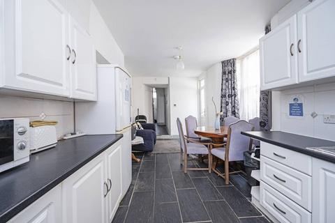 4 bedroom terraced house for sale, Trehurst Street, Lower Clapton, London, E5