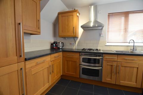 3 bedroom semi-detached house to rent, Holme Close, Weymouth