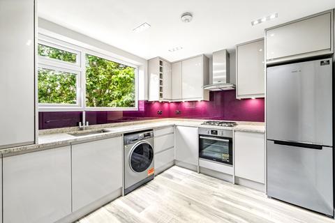 16, Gunnersbury Manor Elm Avenue, London, W5 3XB
