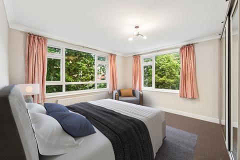 16, Gunnersbury Manor Elm Avenue, London, W5 3XB