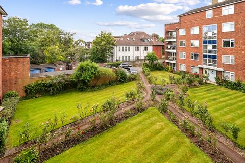 16, Gunnersbury Manor Elm Avenue, London, W5 3XB