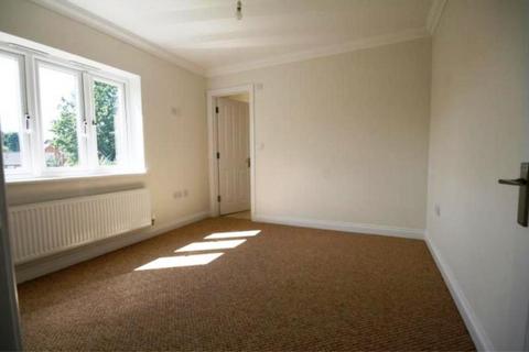 5 bedroom terraced house to rent, Russell Road, Woking GU21