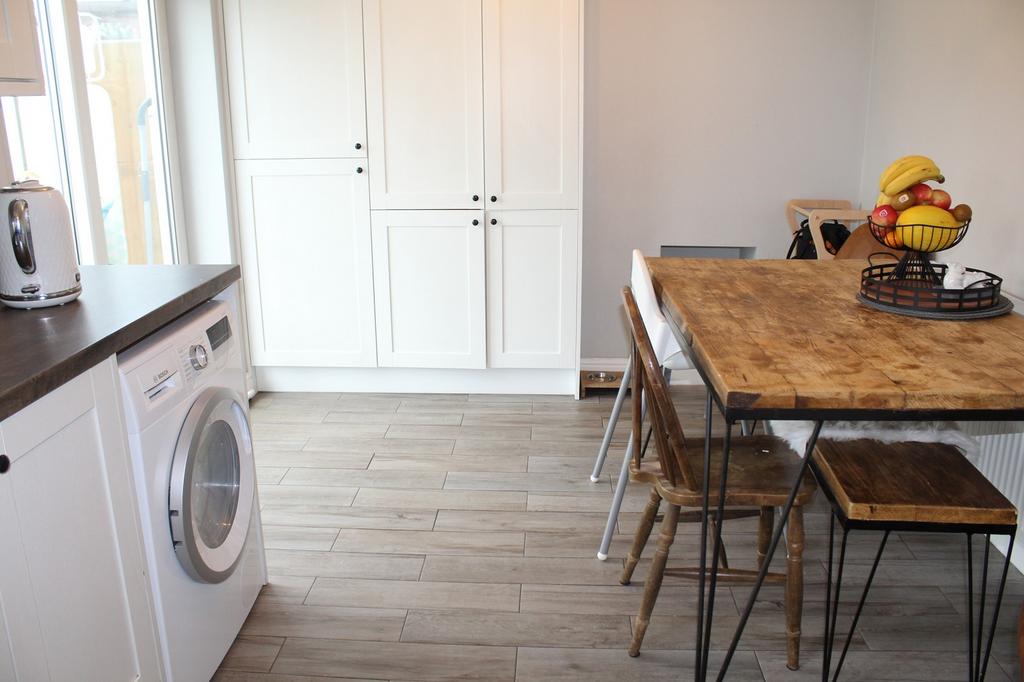 Fitted Kitchen Picture 2