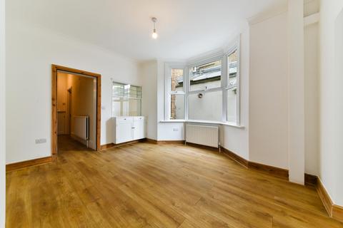 4 bedroom terraced house to rent, Clifden Road, Brentford, London, TW8