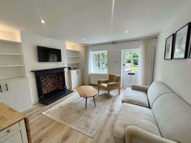 Slines Oak Road, Caterham 2 bed cottage to rent £1,850 pcm (£427 pw)