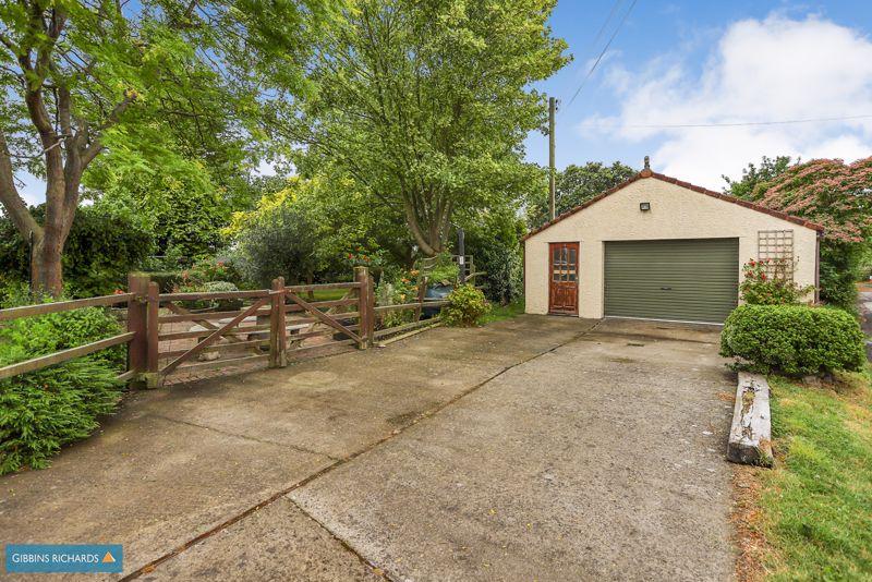 Garage/Parking