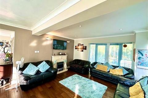 5 bedroom detached house for sale, Ferry Lane, Staines. TW19.