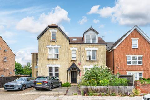 3 bedroom flat for sale, Oakdale Road, Streatham, London, SW16