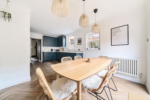 82 Athelstan Road, Exeter, EX1 1SB