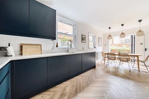 82 Athelstan Road, Exeter, EX1 1SB