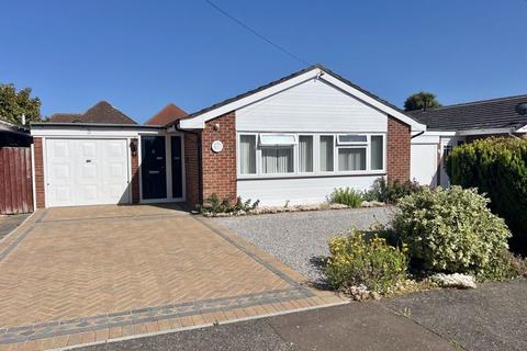 3 bedroom detached bungalow for sale, Lovells Close, Aldwick (under 1km from Aldwick Beach)