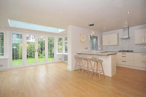 5 bedroom detached house to rent, Buckingham Drive, Knutsford