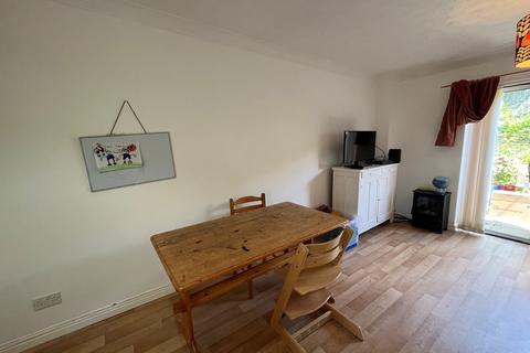 2 bedroom terraced house to rent, Castle Mount, Exeter EX4