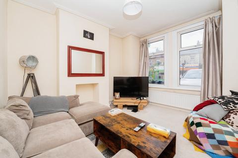 5 bedroom terraced house to rent, Northfield Avenue, W13