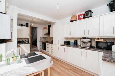 5 bedroom terraced house to rent, Northfield Avenue, W13