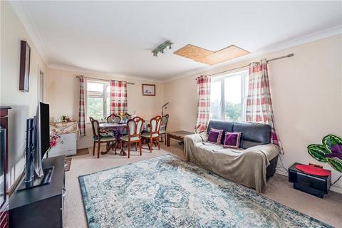 2 bedroom flat to rent, St Leonards Park, East Grinstead