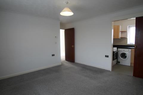 1 bedroom apartment to rent, Chaffinch Close, Tolworth, KT6