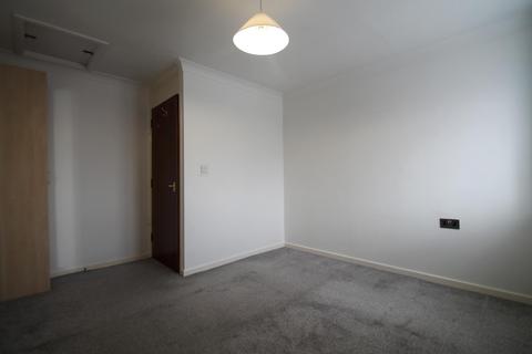 1 bedroom apartment to rent, Chaffinch Close, Tolworth, KT6