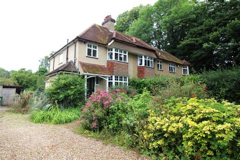 3 bedroom semi-detached house to rent, Bushfield Road, Bovingdon.