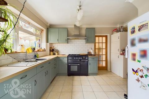 3 bedroom semi-detached house for sale, The Street, Brundall, Norwich