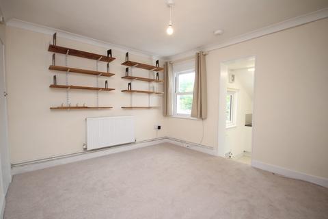 1 bedroom apartment to rent, HIGHLANDS ROAD, LEATHERHEAD, KT22