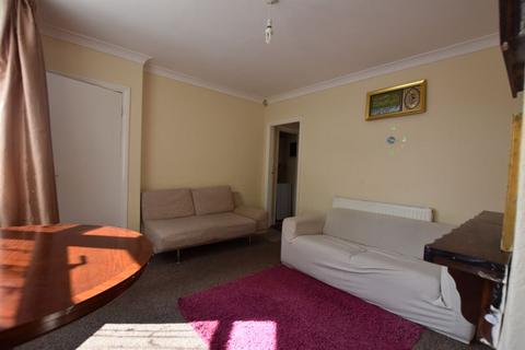 2 bedroom house to rent, Beech Avenue, Nottingham