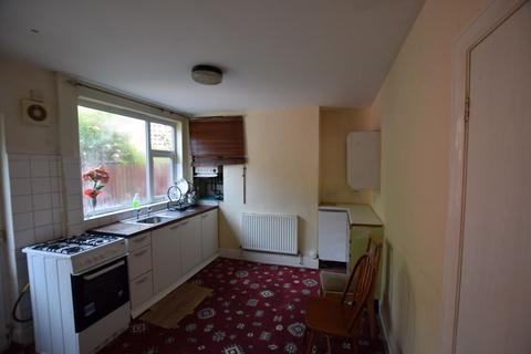 2 bedroom house to rent, Beech Avenue, Nottingham