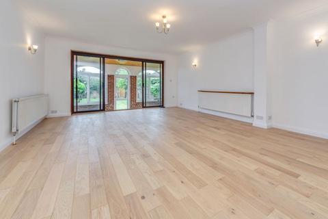 3 bedroom semi-detached bungalow to rent, Normandy Avenue, Barnet EN5