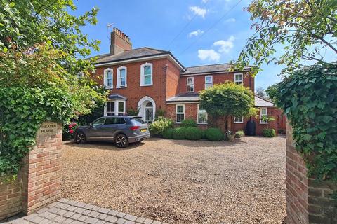 5 bedroom end of terrace house for sale, Mundesley Road, North Walsham