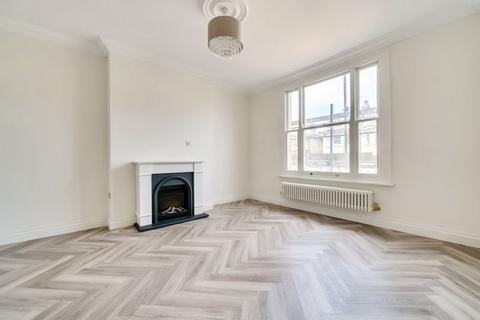 3 bedroom apartment to rent, Bennett Park, London SE3