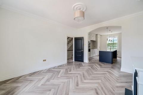 3 bedroom apartment to rent, Bennett Park, London SE3