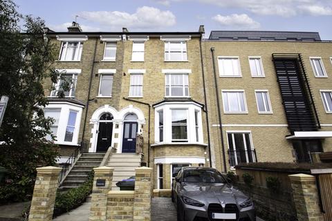 3 bedroom apartment to rent, Bennett Park, London SE3