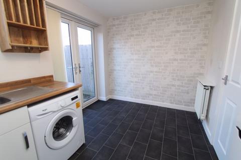 3 bedroom semi-detached house to rent, Daphne Pool Close, Dudley DY2