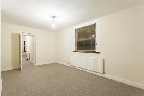 2 bedroom ground floor flat for sale, Church Road, London, NW4