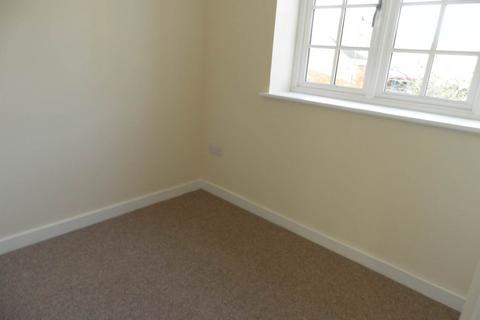 2 bedroom flat to rent, High Street, Wincanton, Somerset