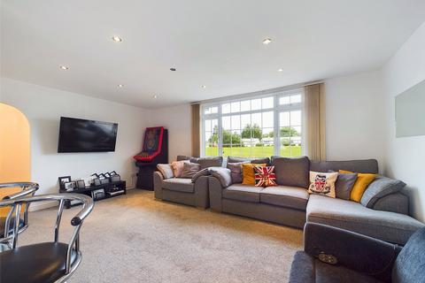 33 Unwin Road, Cheltenham, GL51 6PQ