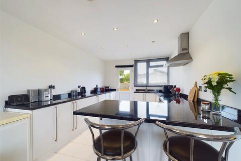 33 Unwin Road, Cheltenham, GL51 6PQ