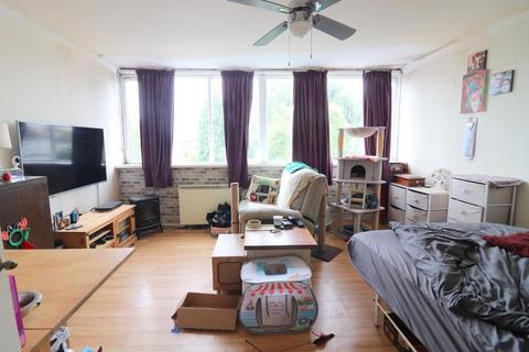 Studio for sale, Luton LU4