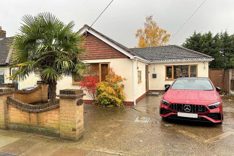 2 bedroom detached house for sale, Springwater Road, Eastwood, Essex, SS9 5BJ