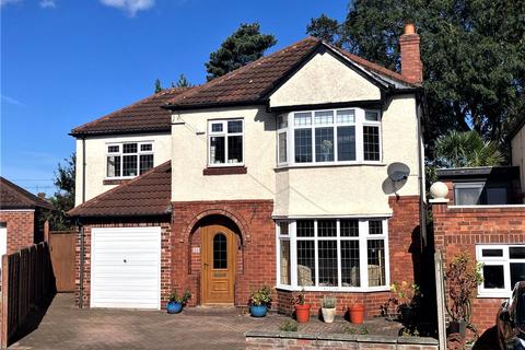 4 bedroom detached house for sale, Towton Avenue, York, North Yorkshire, YO24