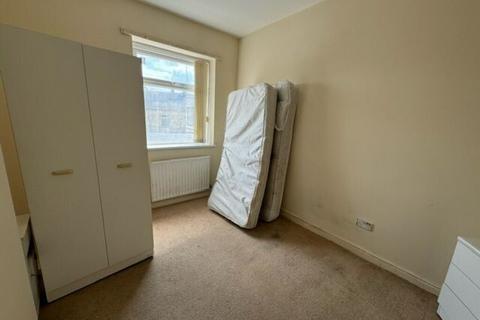 4 bedroom terraced house to rent, Greenhead Road, Huddersfield HD1