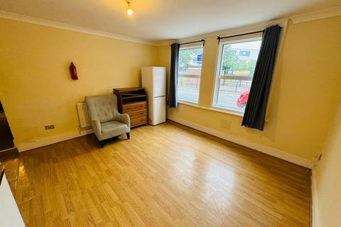 2 bedroom flat to rent, Oaks Court, - Cann Hall Road, London