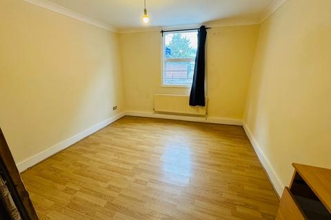 2 bedroom flat to rent, Oaks Court, - Cann Hall Road, London