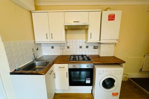 2 bedroom flat to rent, Oaks Court, - Cann Hall Road, London