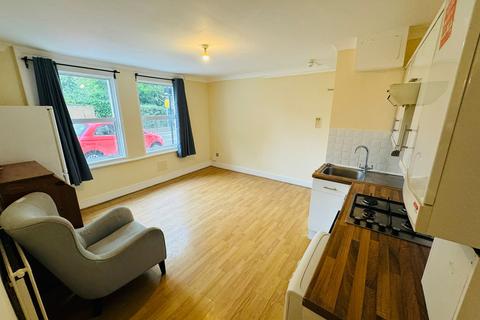 2 bedroom flat to rent, Oaks Court, - Cann Hall Road, London