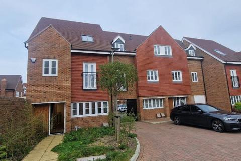 4 bedroom terraced house for sale, Aylsham road,Tadworth