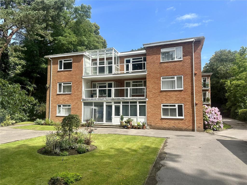 Milton Road, Bournemouth, Dorset, BH8 2 bed apartment £240,000