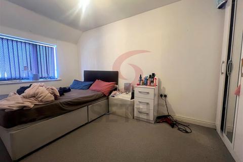 3 bedroom townhouse to rent, Pearson Avenue, Leicester LE4